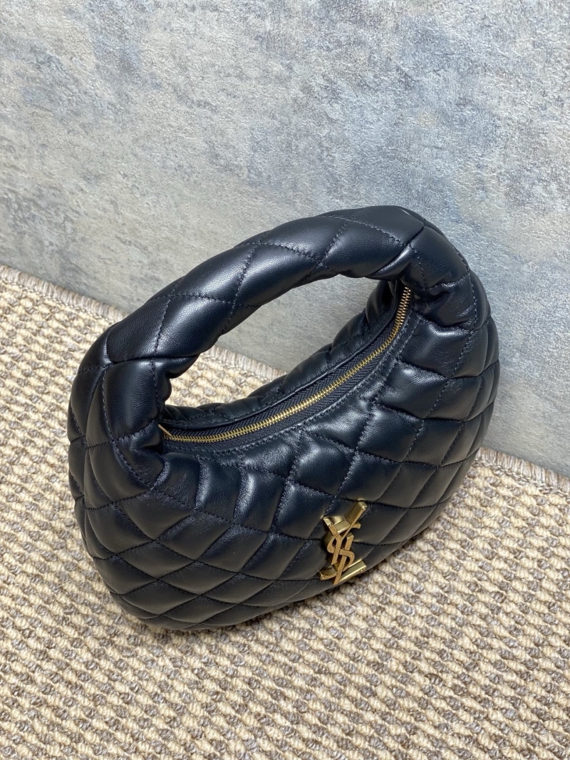 Y51 clutch bags